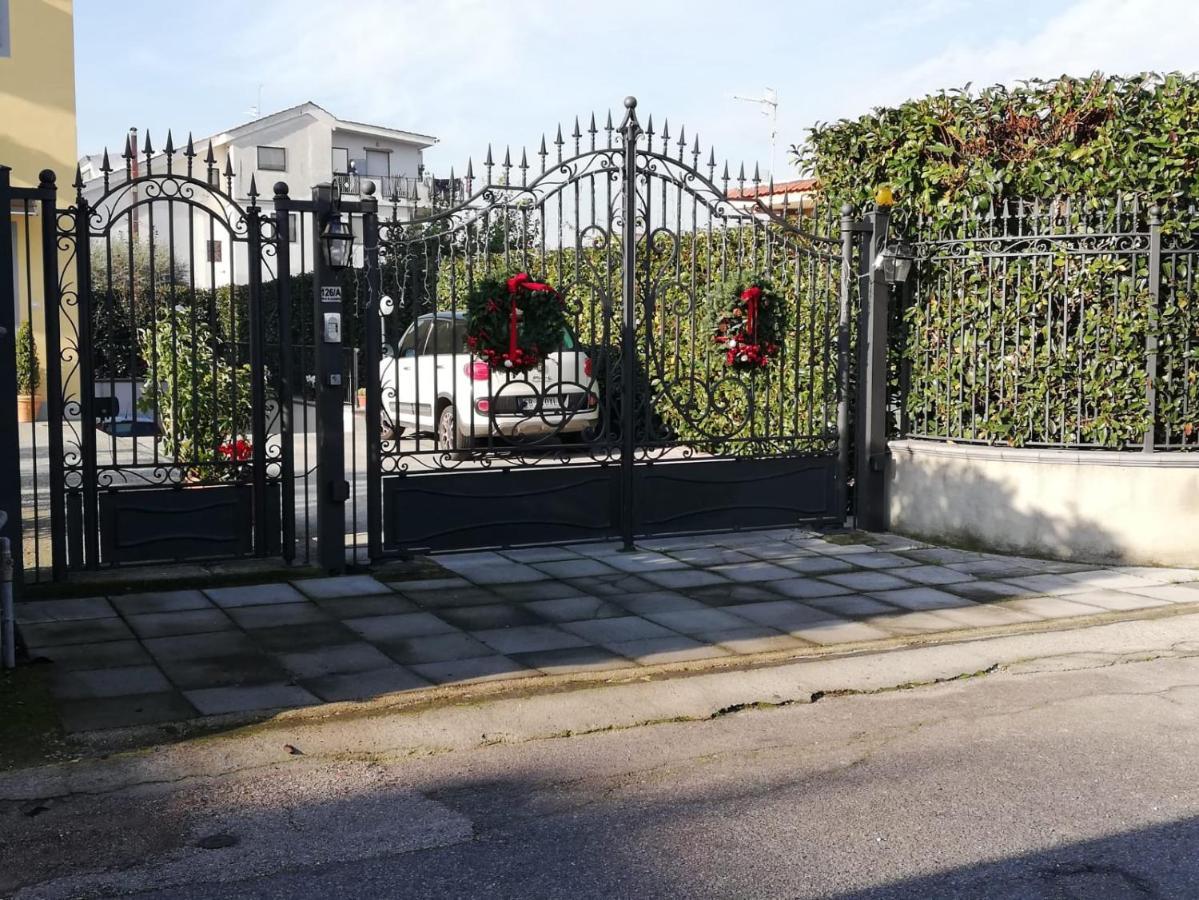 Depandance Con Piscina In Uso In Esclusivo In B&B SantʼAntonio Abate Exteriér fotografie